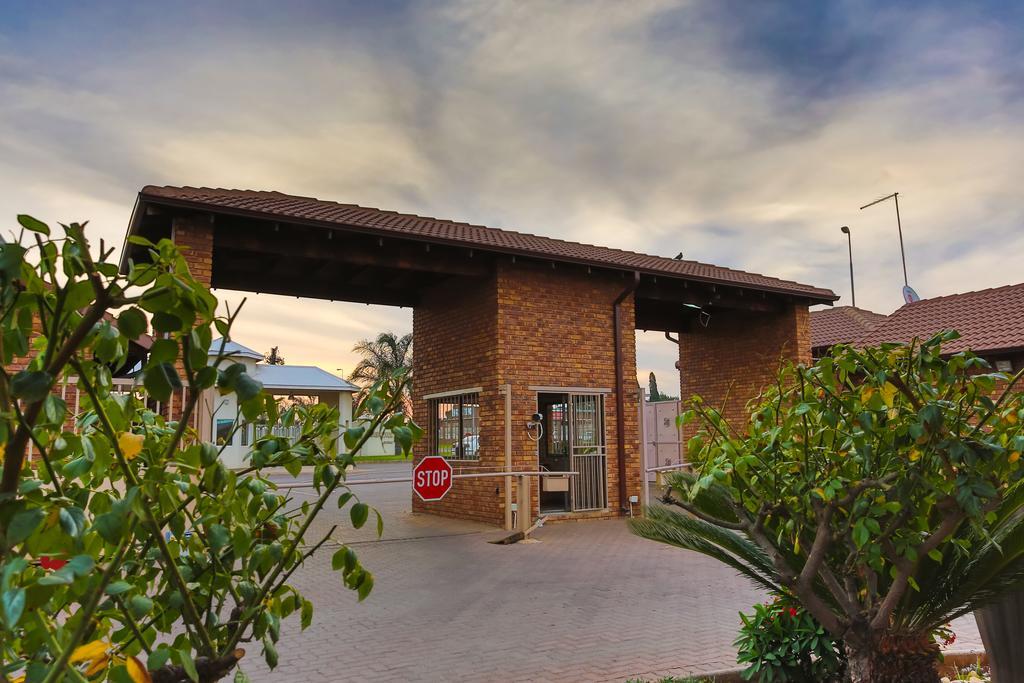 Rudman Townhouses - Family Apartment Boksburg Extérieur photo